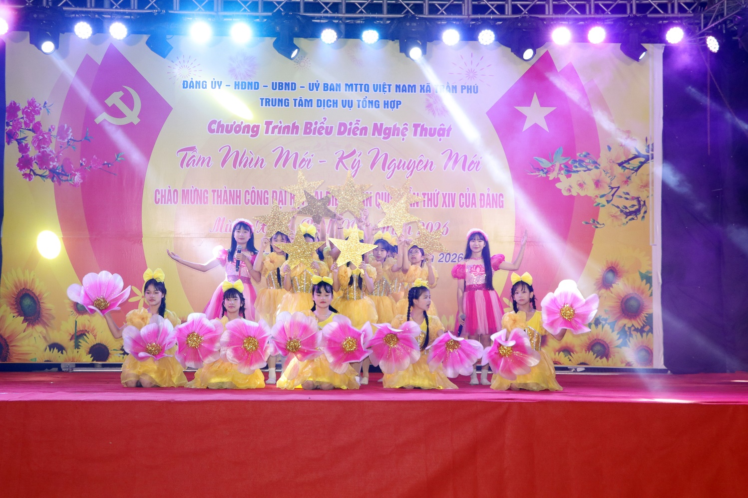 Trần Phú: tổ chức thành công chương trình nghệ thuật “Tầm nhìn mới, Kỷ nguyên mới”- Ảnh 4.