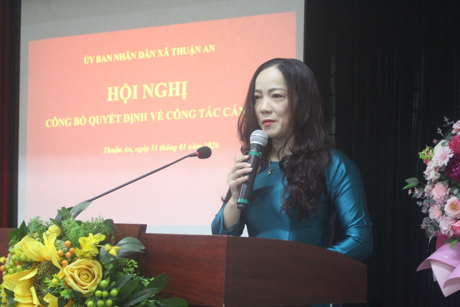 A person speaking into a microphone  AI-generated content may be incorrect.