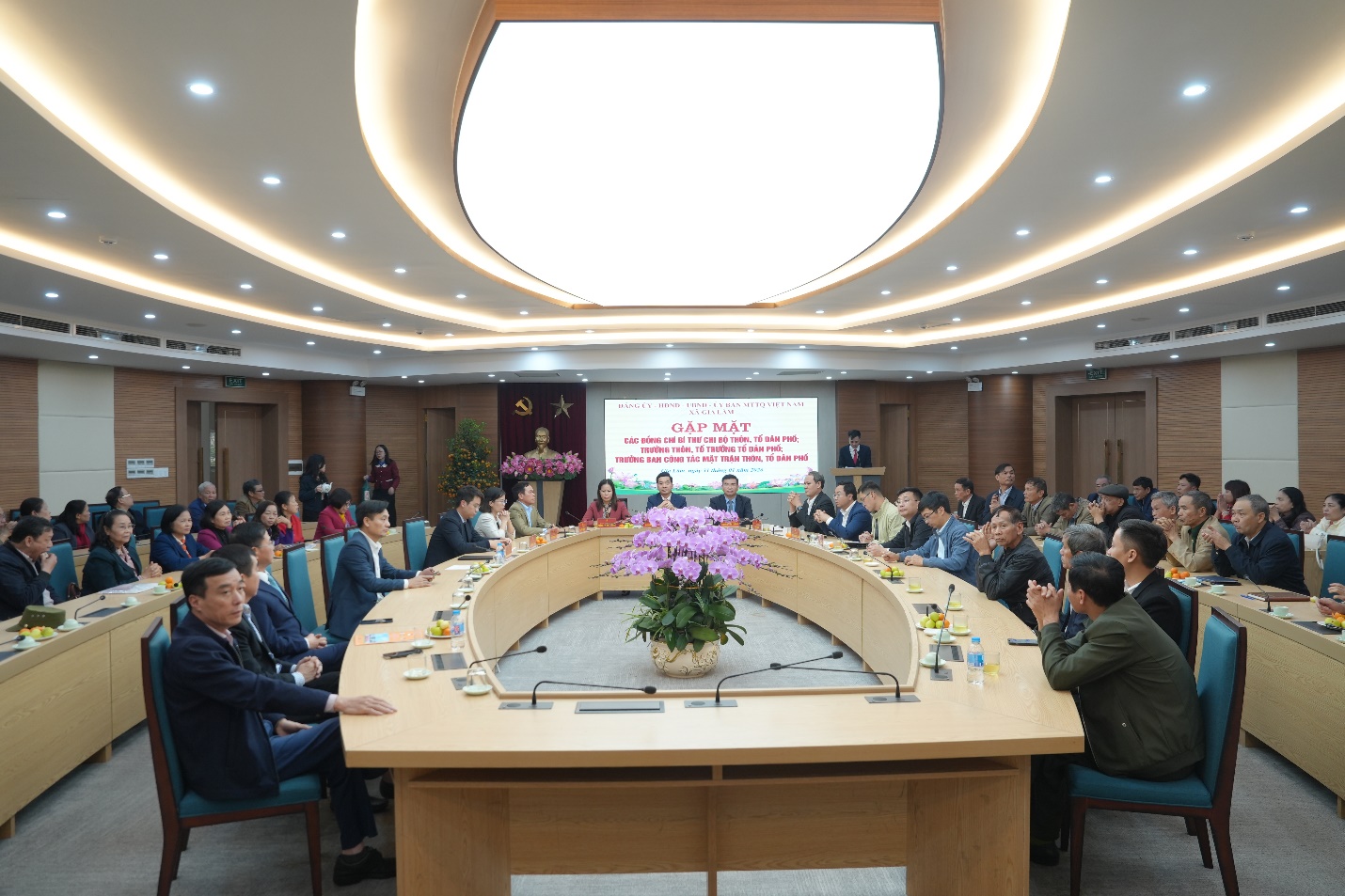 Xã Gia Lâm tổ chức gặp mặt các đồng chí Bí thư chi bộ thôn, tổ dân phố; Trưởng thôn, Tổ trưởng tổ dân phố; Trưởng ban Công tác Mặt trận thôn, tổ dân phố trên địa bàn xã- Ảnh 1.