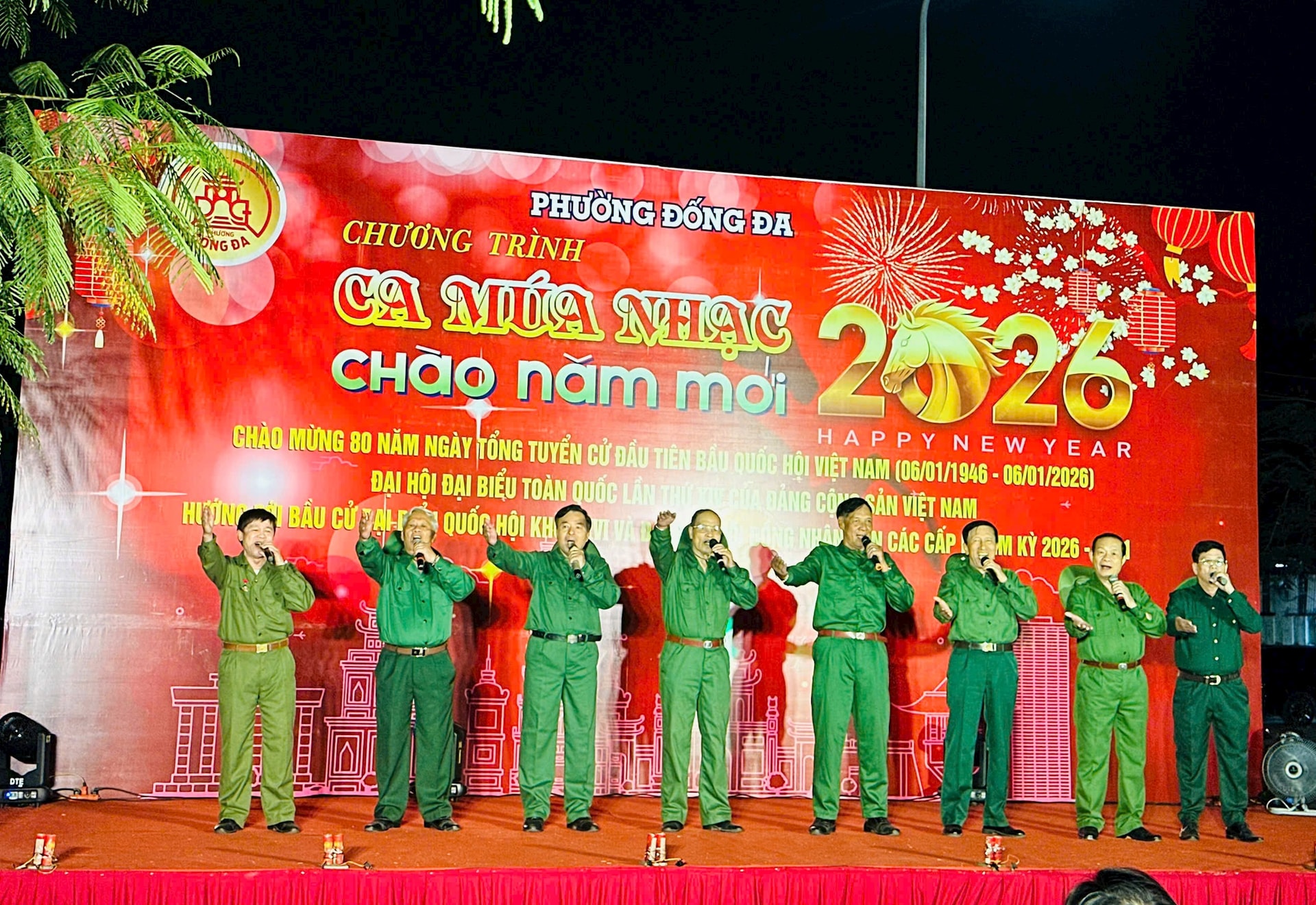 Đống Đa rộn ràng tiếng hát mừng Đảng, mừng năm mới- Ảnh 2.