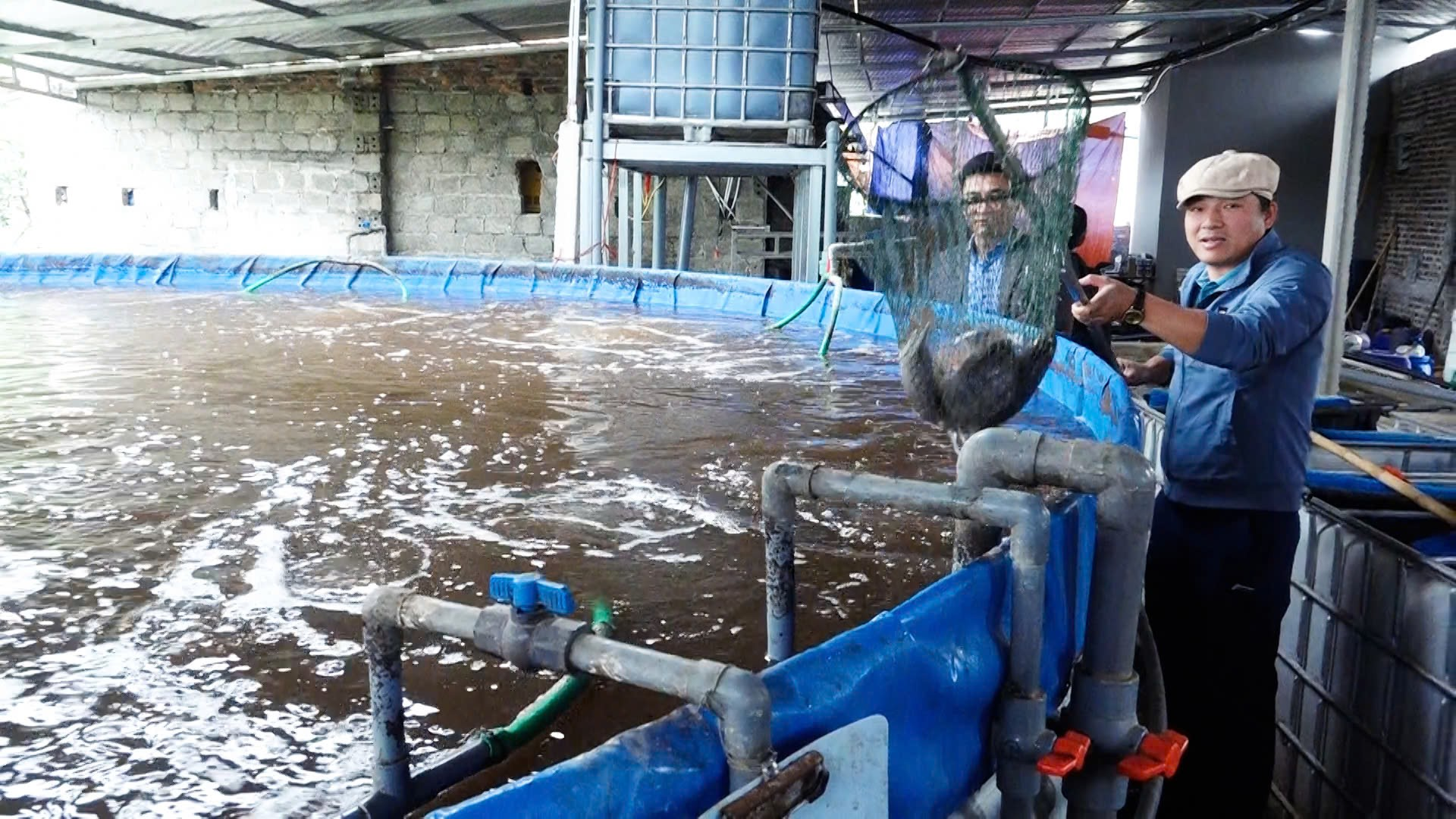 Hội Nông dân xã Hồng Sơn thăm quan mô hình nuôi cá rô phi thương phẩm công nghệ cao tại địa phương- Ảnh 5.