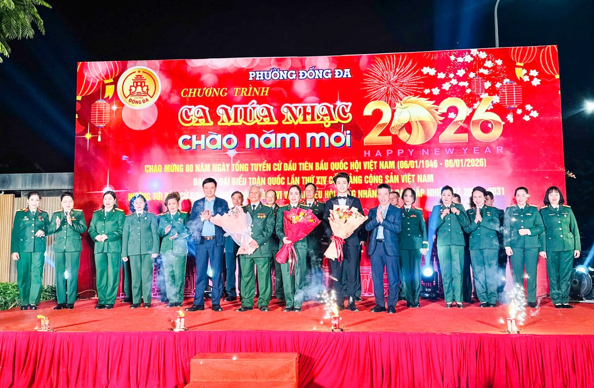 Rộn ràng tiếng hát mừng Đảng, mừng năm mới- Ảnh 1.