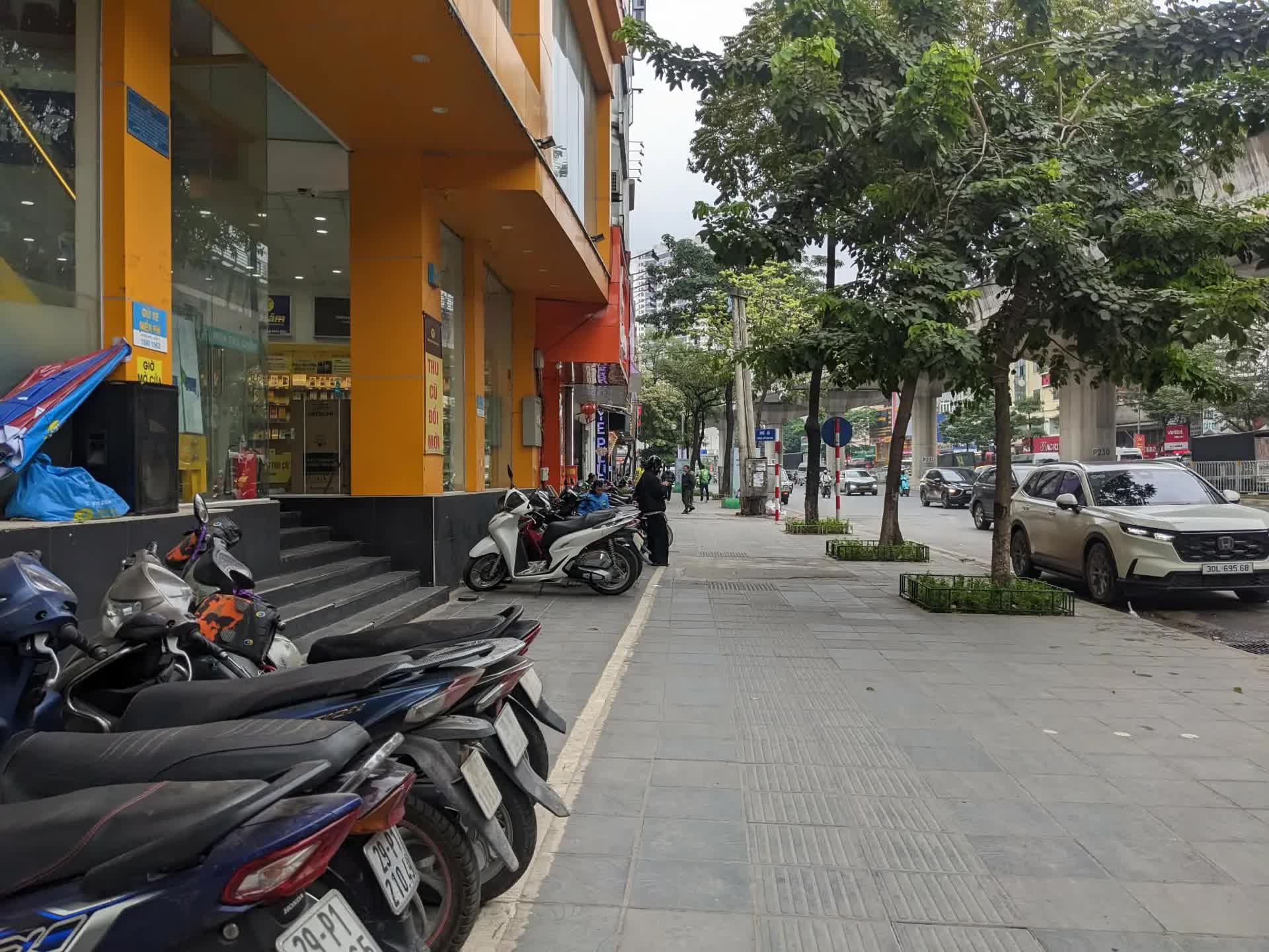 Phường Phú Diễn ra quân giải quyết các điểm nghẽn trật tự đô thị- Ảnh 9.