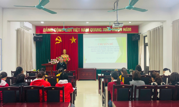 Trường mầm non Nam Tiến tổ chức chuyên đề “Hướng dẫn tích hợp nội dung giáo dục quyền con người - quyền trẻ em trong thực hiện chương trình giáo dục mẫu giáo”

- Ảnh 1.