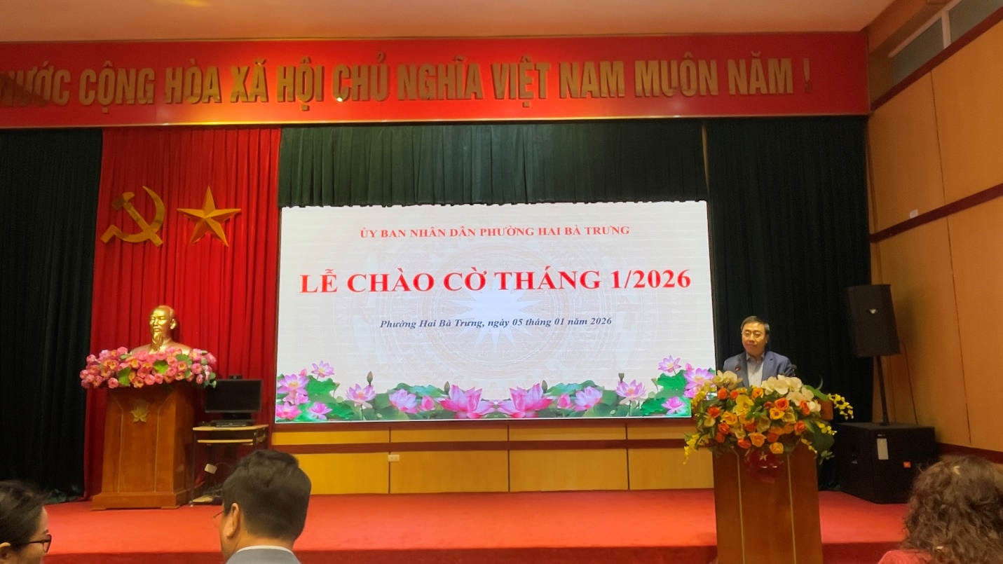 UBND phường Hai Bà Trưng tổ chức Lễ chào cờ đầu năm 2026- Ảnh 2.