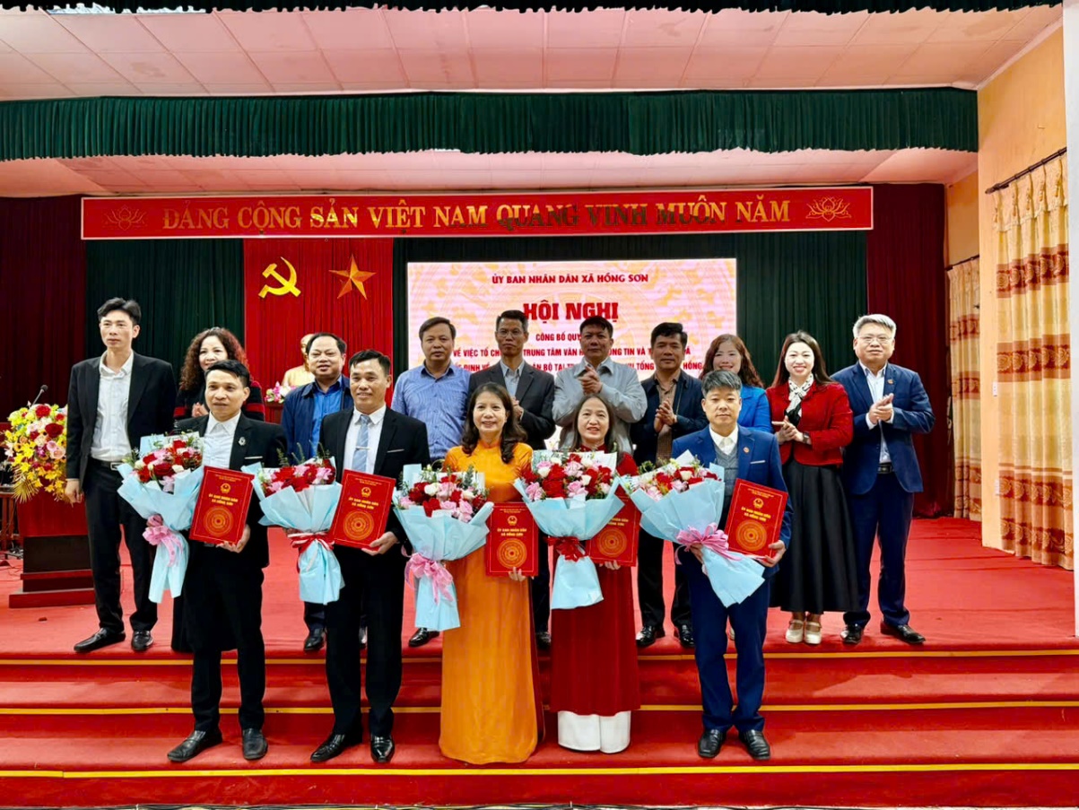 Hồng Sơn công bố Quyết định tổ chức lại Trung tâm Văn hoá - Thông tin và Thể thao thành Trung tâm Dịch vụ tổng hợp- Ảnh 4.