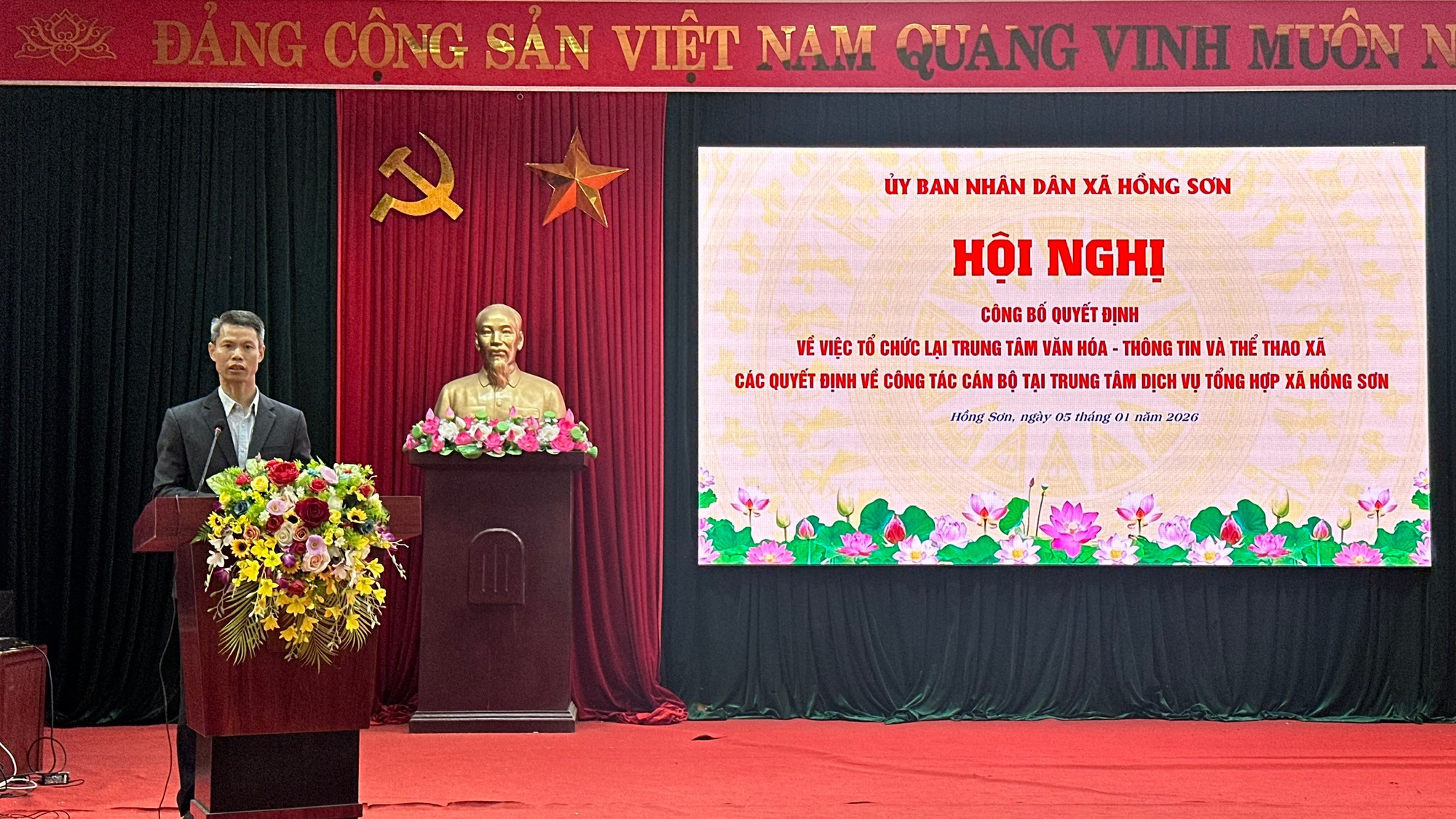 Hồng Sơn công bố Quyết định tổ chức lại Trung tâm Văn hoá - Thông tin và Thể thao thành Trung tâm Dịch vụ tổng hợp- Ảnh 5.