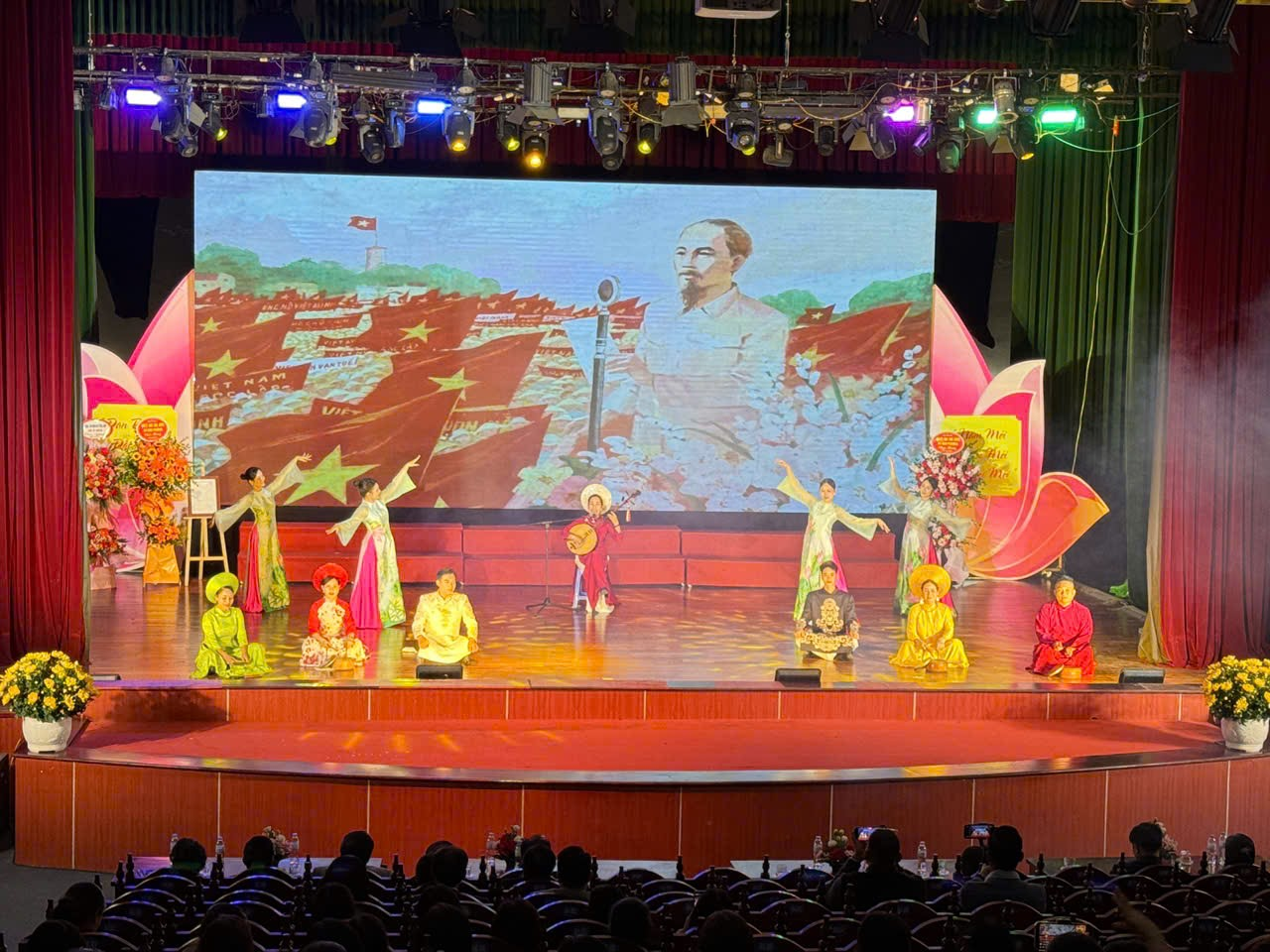 Đặc sắc Chương trình nghệ thuật Chào năm mới 2026 và giới thiệu tác phẩm “Đan phượng – đất mẹ yêu thương”- Ảnh 2.