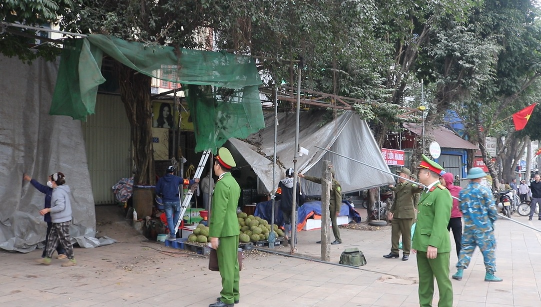 Xã Mỹ Đức ra quân lập lại trật tự đô thị: Quyết tâm xây dựng diện mạo “Sáng – Xanh – Sạch – Đẹp”- Ảnh 5.