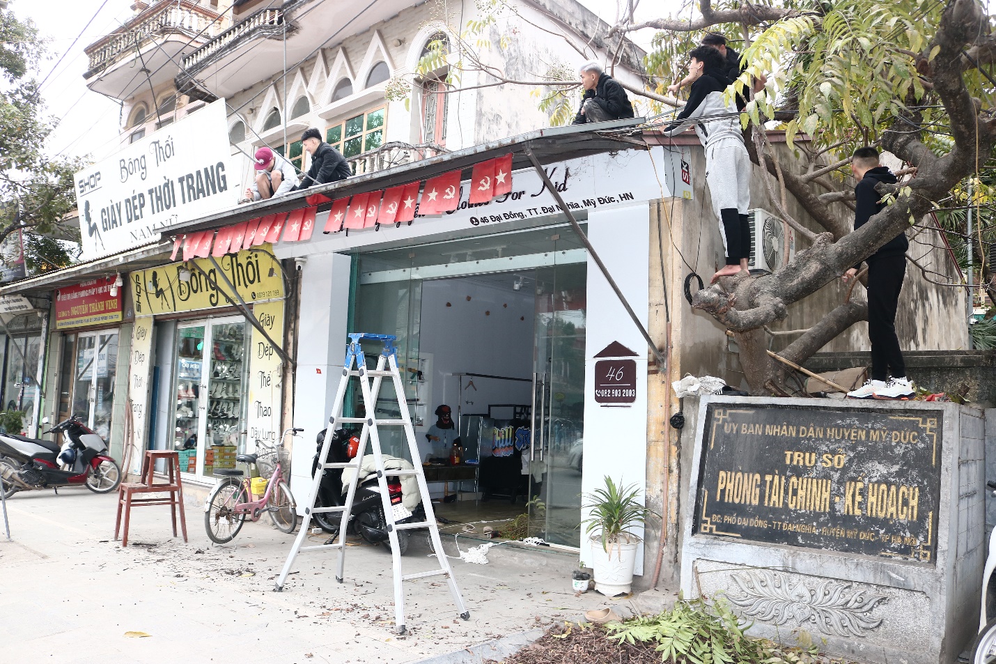 Xã Mỹ Đức ra quân lập lại trật tự đô thị: Quyết tâm xây dựng diện mạo “Sáng – Xanh – Sạch – Đẹp”- Ảnh 10.