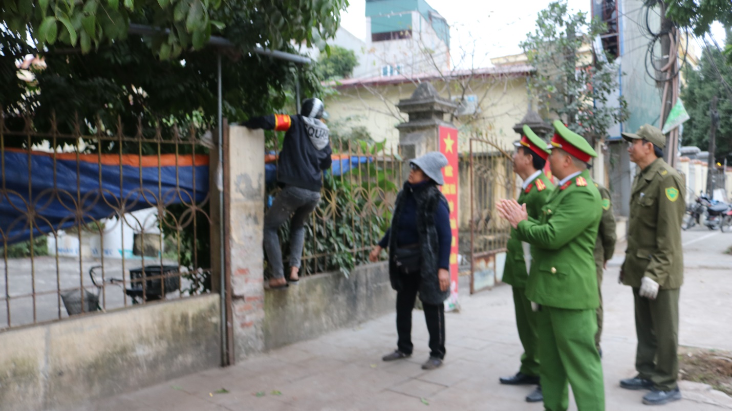 Xã Mỹ Đức ra quân lập lại trật tự đô thị: Quyết tâm xây dựng diện mạo “Sáng – Xanh – Sạch – Đẹp”- Ảnh 16.