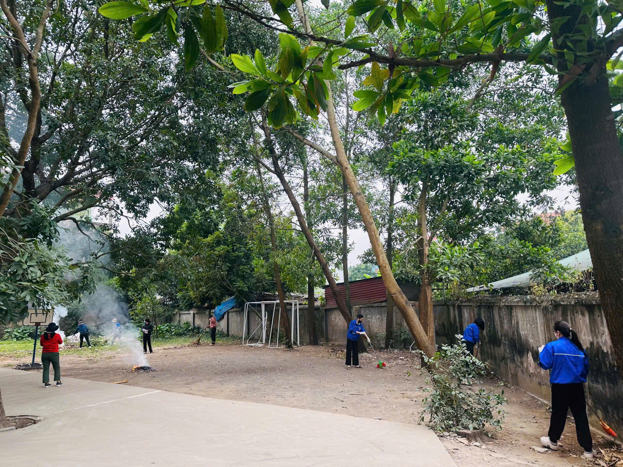 VỆ SINH MÔI TRƯỜNG: BẮT ĐẦU TỪ MỖI GIA ĐÌNH, LAN TOẢ TỪ MỖI NHÀ TRƯỜNG, TRỞ THÀNH THÓI QUEN CỦA CỘNG ĐỒNG