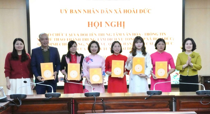 UBND xã Hoài Đức tổ chức hội nghị công bố Quyết định tổ chức lại và đổi tên các đơn vị sự nghiệp công lập- Ảnh 4.