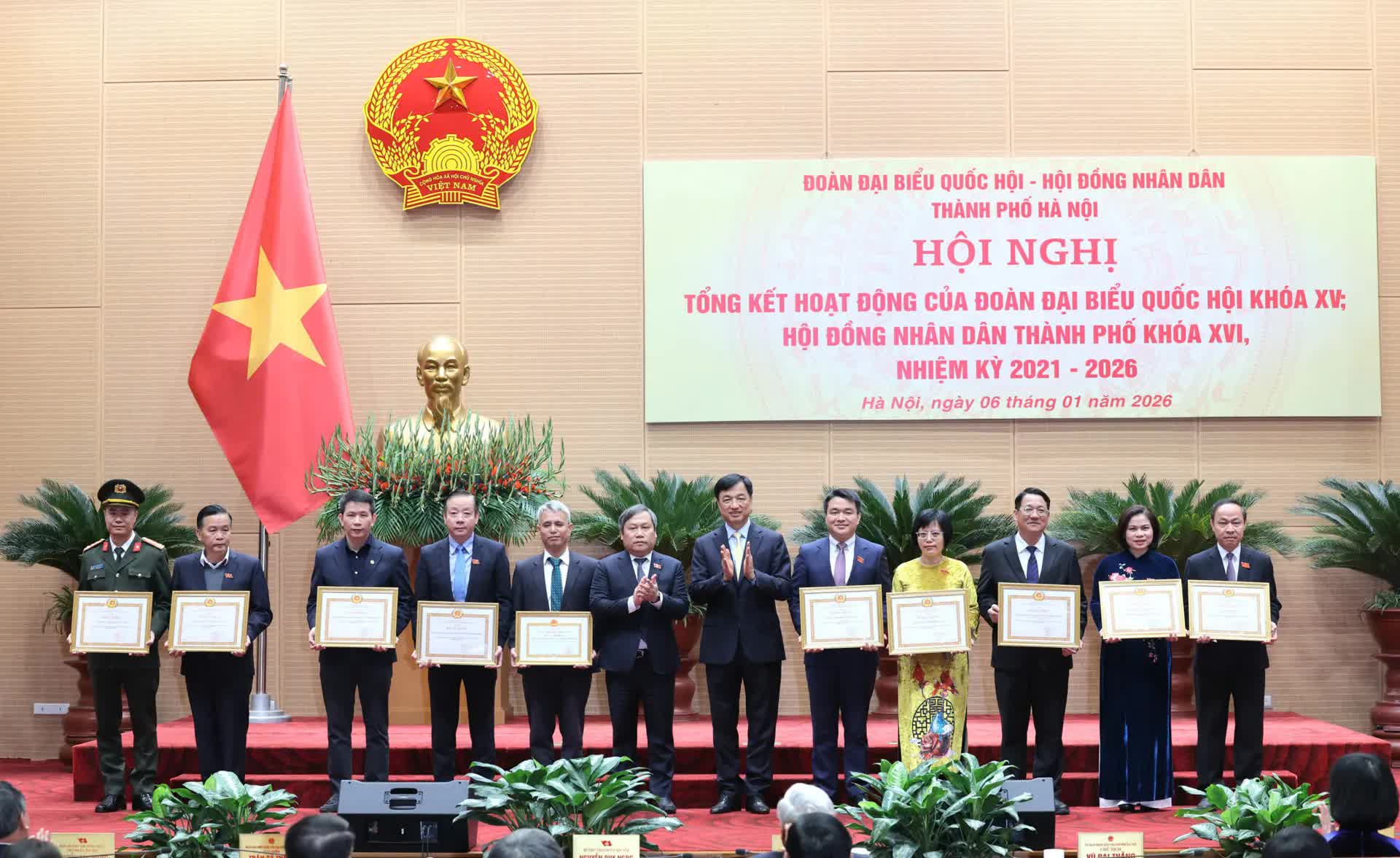 Hội nghị tổng kết hoạt động của Đoàn Đại biểu Quốc hội khóa XVI và HĐND TP khóa XVI, nhiệm kỳ 2021 - 2026- Ảnh 4.