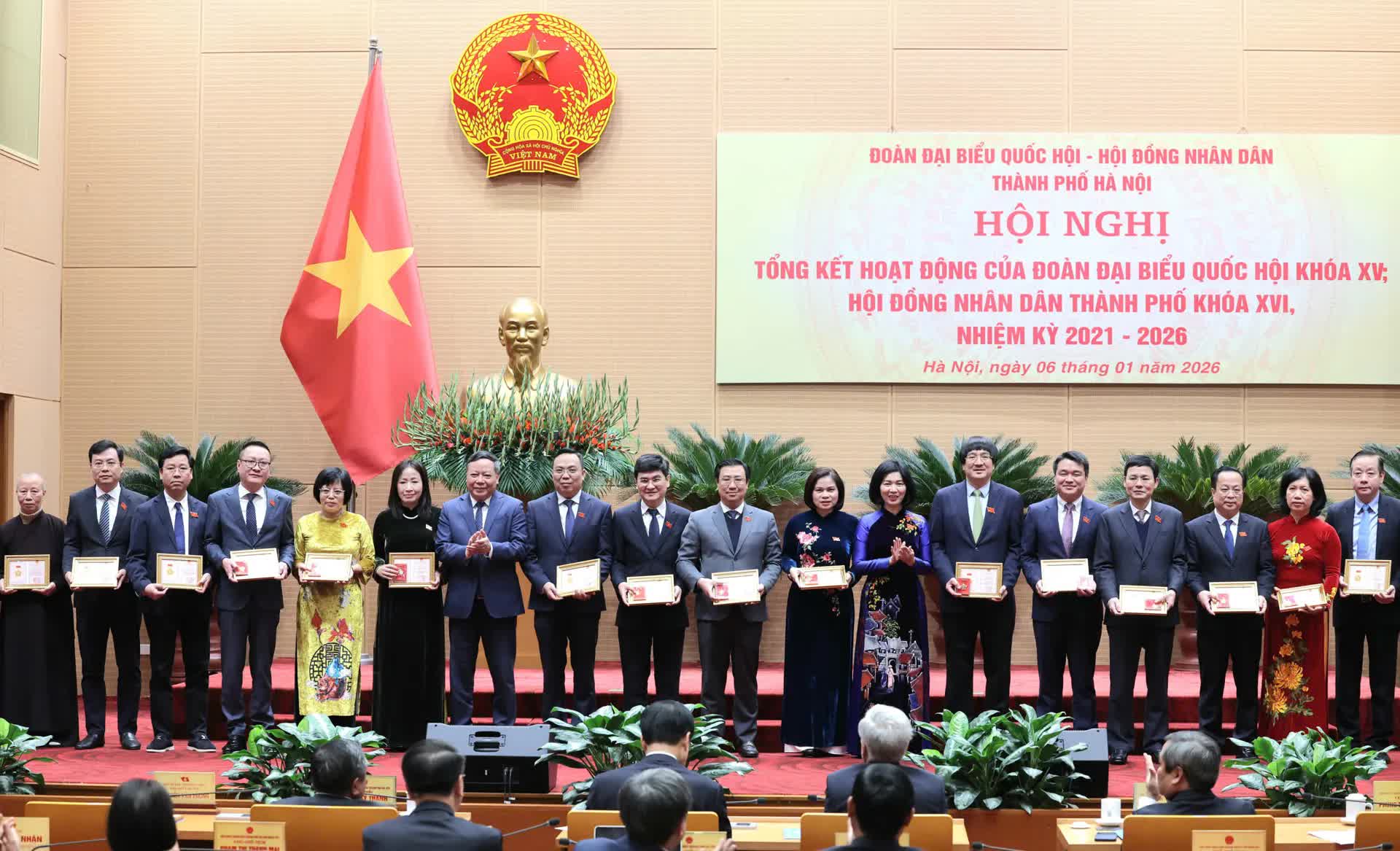 Hội nghị tổng kết hoạt động của Đoàn Đại biểu Quốc hội khóa XVI và HĐND TP khóa XVI, nhiệm kỳ 2021 - 2026- Ảnh 5.