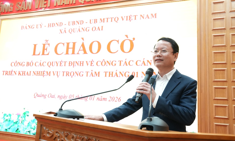 Xã Quảng Oai tổ chức lễ chào cờ, công bố các quyết định về công tác cán bộ- Ảnh 5.