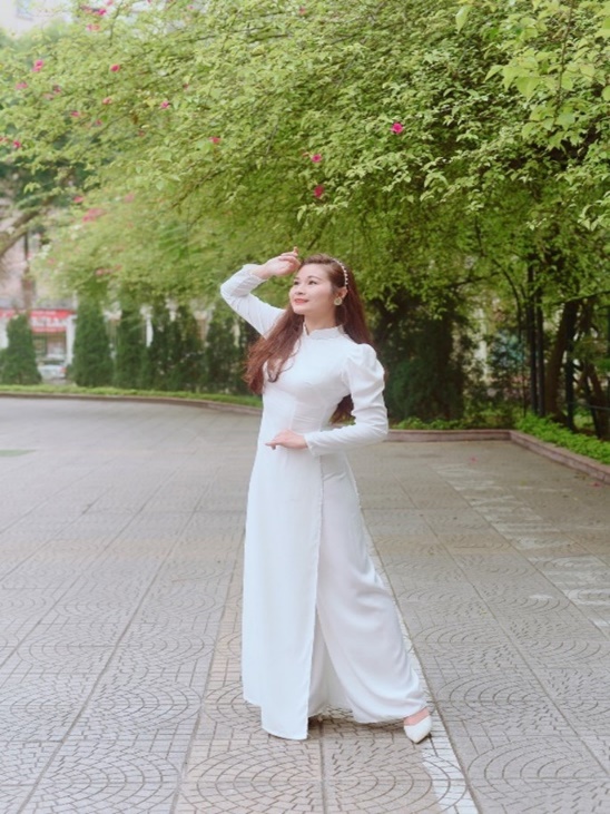 Cô giáo Nguyễn Thị Hương Trang - Bông hoa rực rỡ trong Vườn hoa đẹp của Trường MN Đô thị Việt Hưng- Ảnh 1.