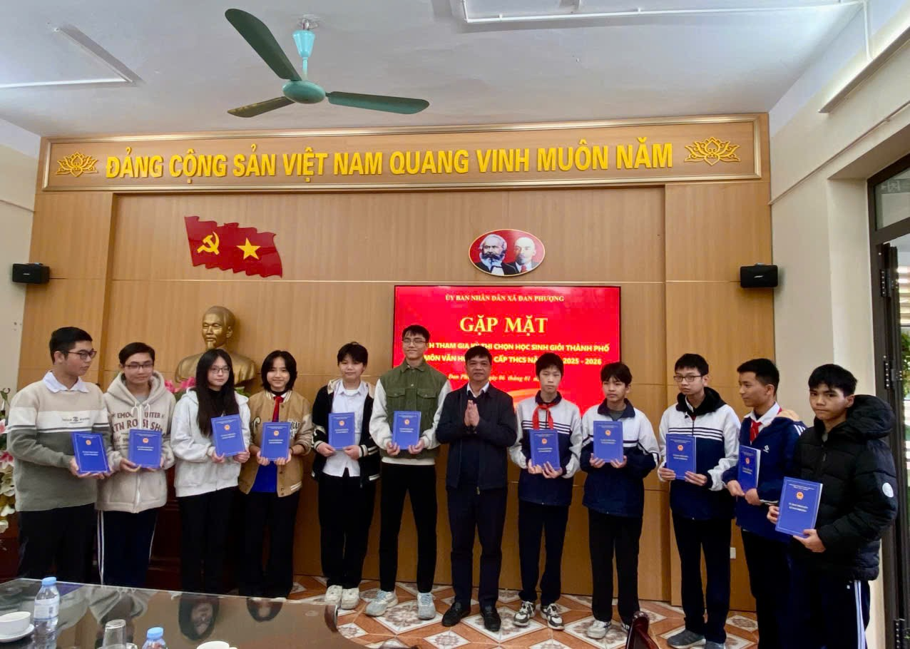 UBND xã Đan Phượng gặp mặt học sinh tham gia kỳ thi học sinh giỏi cấp thành phố các môn Văn hóa lớp 9 năm học 2025-2026.- Ảnh 3.