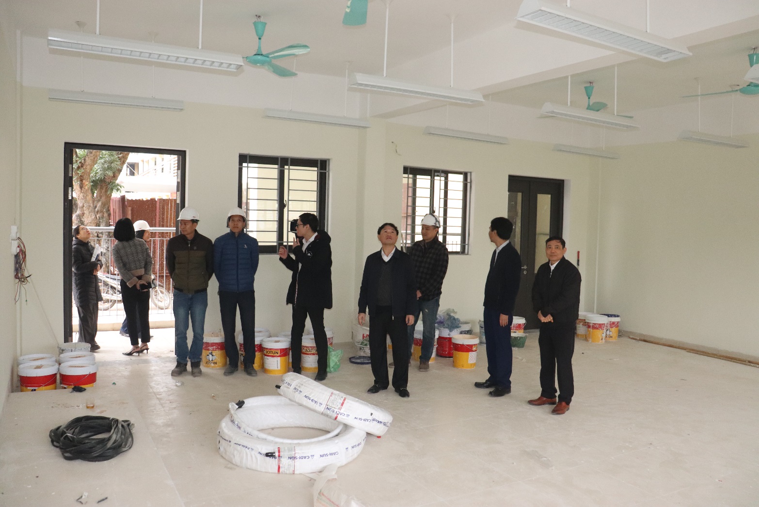 A group of people standing in a room  AI-generated content may be incorrect.