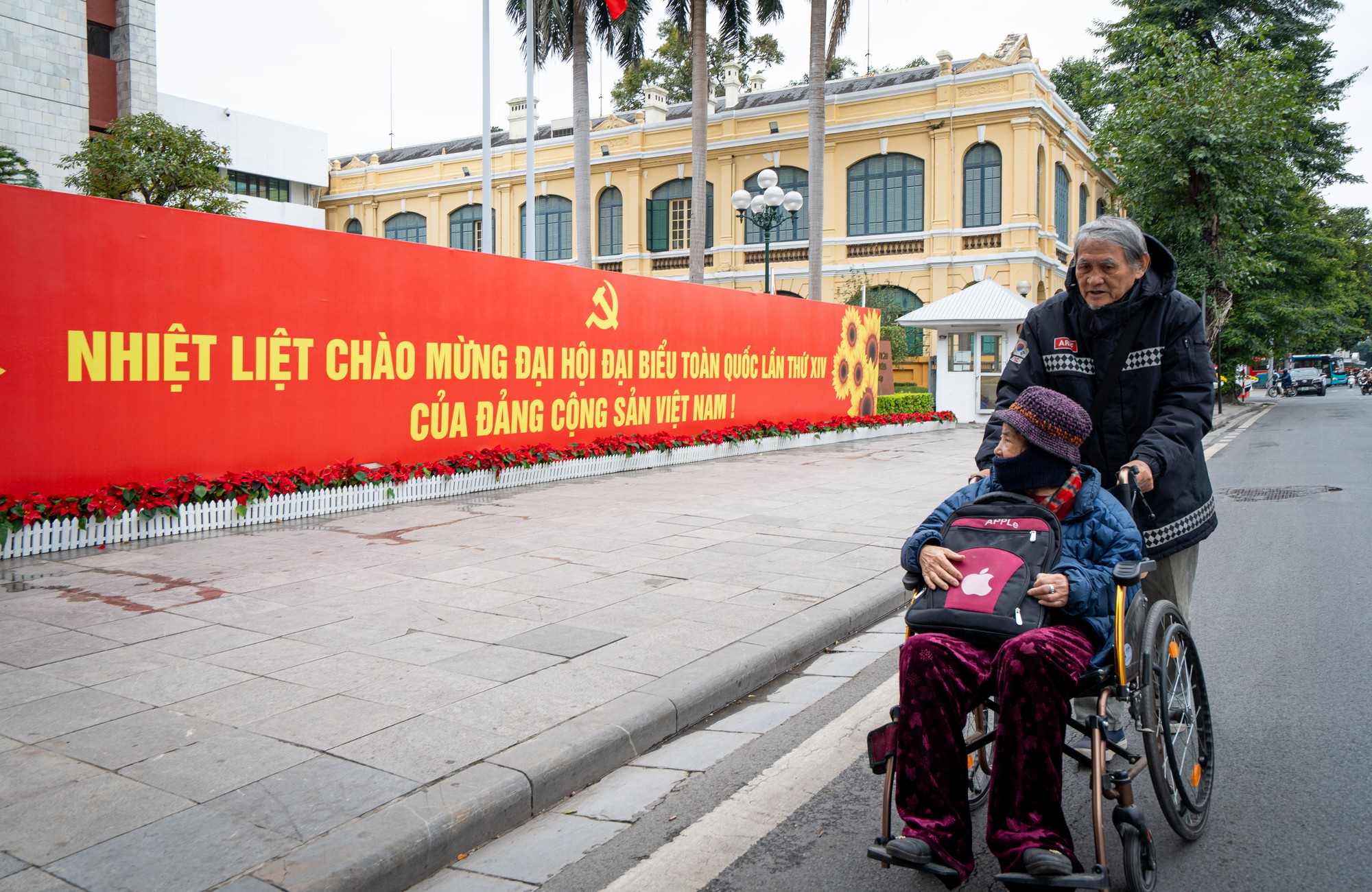 Hà Nội rực rỡ cờ hoa chào mừng Đại hội XIV của Đảng- Ảnh 9.