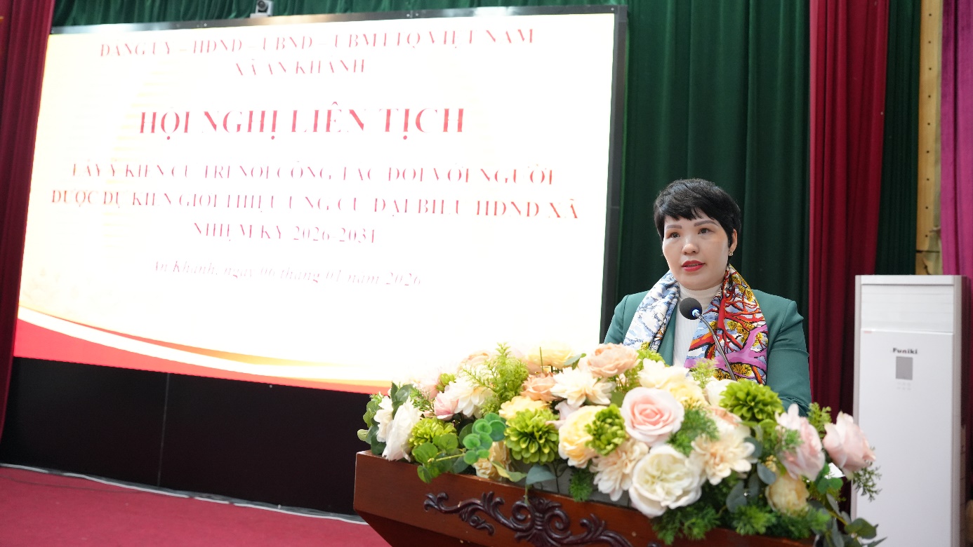 A person standing behind a podium with flowers  AI-generated content may be incorrect.