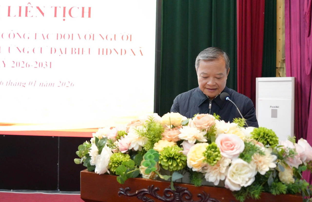 A person standing behind a podium with flowers  AI-generated content may be incorrect.