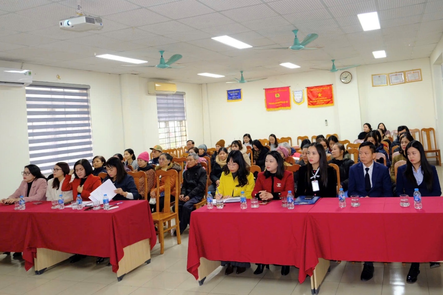 E:\USER DATA\Desktop\2026\quang canh hoi nghi 2.jpg