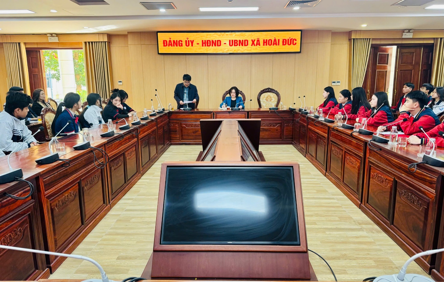 Xã Hoài Đức khen thưởng học sinh có thành tích trong kỳ thi học sinh giỏi cấp xã và gặp mặt đội tuyển tham dự kỳ thi học sinh giỏi cấp Thành phố- Ảnh 1.