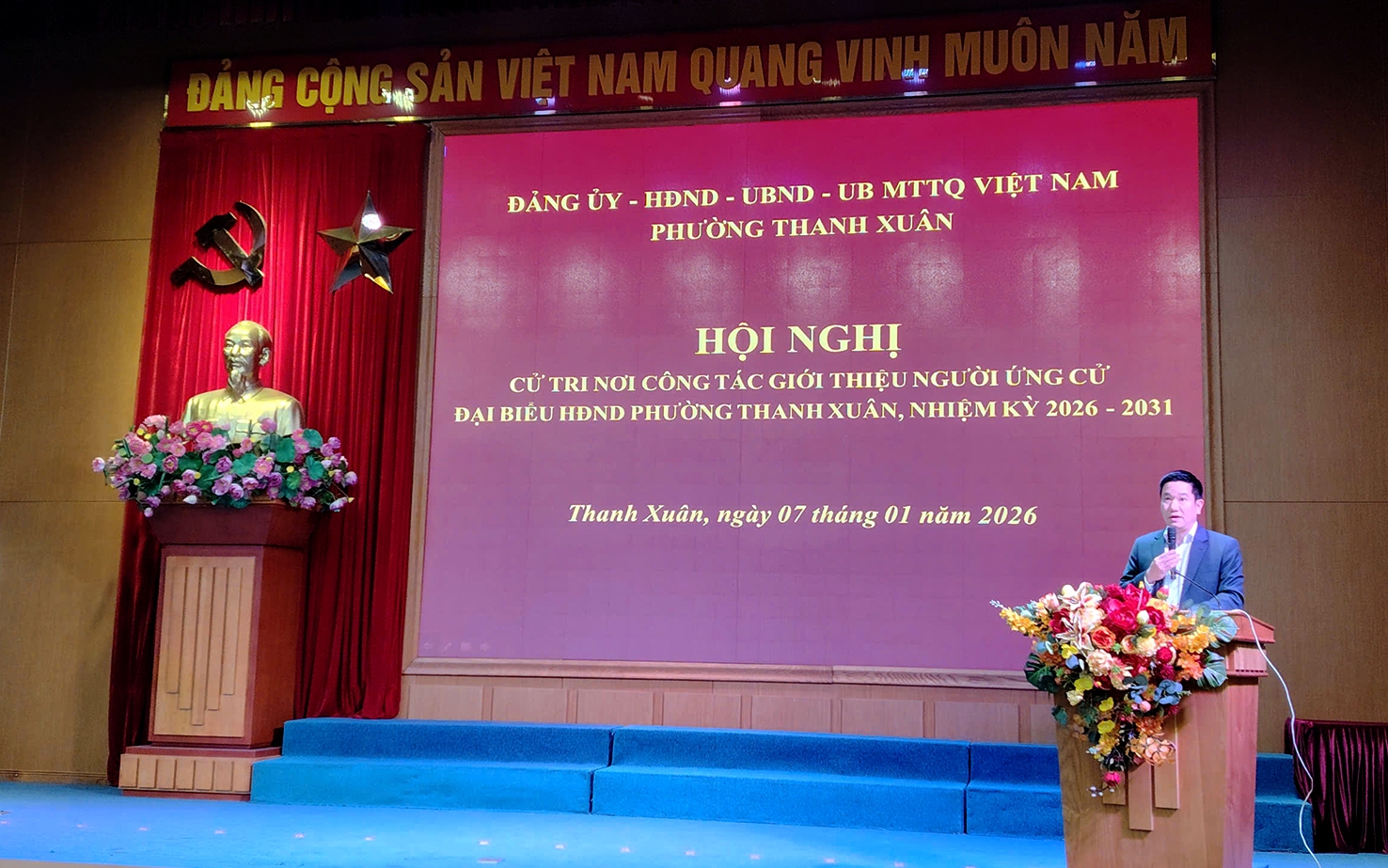 Đồng chí Nguyễn Huy Cường - Bí thư Đảng ủy, Chủ tịch HĐND phường phát biểu tại hội nghị