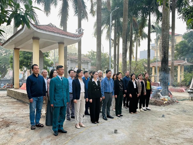 Đảng ủy, HĐND, UBND, UB MTTQ tổ chức lễ dâng hoa, dâng hương viếng Nghĩa trang Liệt sỹ nhân kỷ niệm 81 năm Ngày thành lập Quân đội Nhân dân Việt Nam- Ảnh 12.