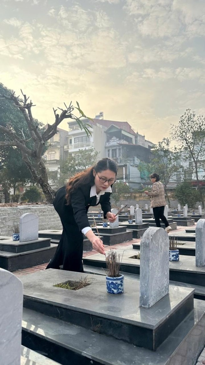 Đảng ủy, HĐND, UBND, UB MTTQ tổ chức lễ dâng hoa, dâng hương viếng Nghĩa trang Liệt sỹ nhân kỷ niệm 81 năm Ngày thành lập Quân đội Nhân dân Việt Nam- Ảnh 13.