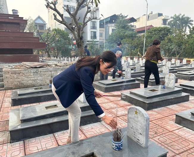 Đảng ủy, HĐND, UBND, UB MTTQ tổ chức lễ dâng hoa, dâng hương viếng Nghĩa trang Liệt sỹ nhân kỷ niệm 81 năm Ngày thành lập Quân đội Nhân dân Việt Nam- Ảnh 14.