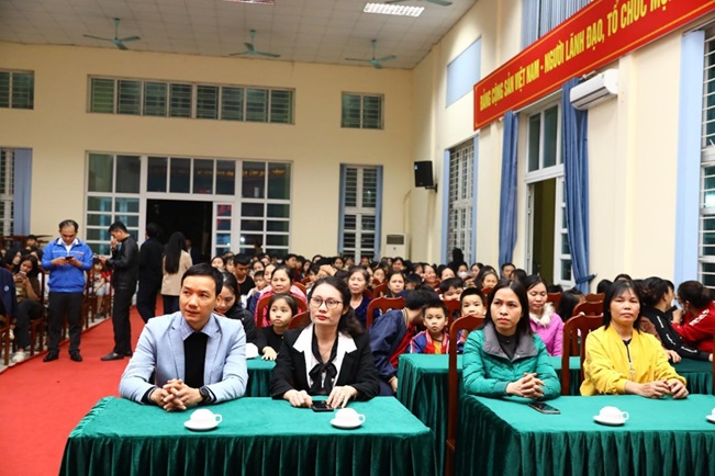 Sơn Đồng chiếu phim "Mưa đỏ" phục vụ Nhân dân- Ảnh 2.