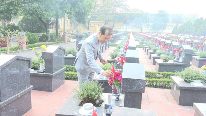 Đảng ủy, HĐND, UBND, UB MTTQ tổ chức lễ dâng hoa, dâng hương viếng Nghĩa trang Liệt sỹ nhân kỷ niệm 81 năm Ngày thành lập Quân đội Nhân dân Việt Nam- Ảnh 8.