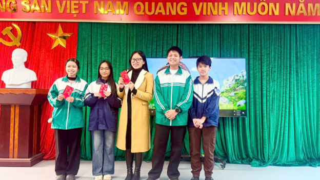 UBND xã Phú Xuyên gặp mặt, động viên giáo viên dạy đội tuyển và học sinh đội tuyển dự thi học sinh giỏi lớp 9 cấp thành phố năm học 2025-2026
- Ảnh 9.