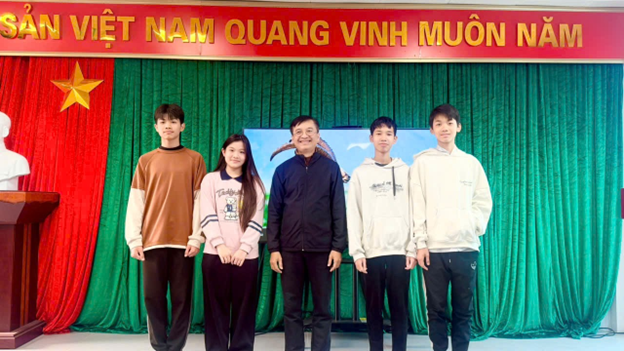 UBND xã Phú Xuyên gặp mặt, động viên giáo viên dạy đội tuyển và học sinh đội tuyển dự thi học sinh giỏi lớp 9 cấp thành phố năm học 2025-2026
- Ảnh 10.