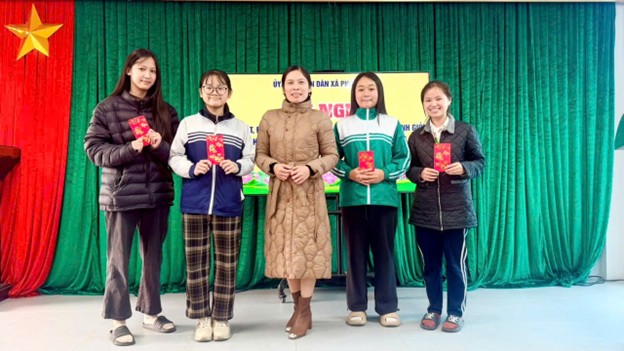 UBND xã Phú Xuyên gặp mặt, động viên giáo viên dạy đội tuyển và học sinh đội tuyển dự thi học sinh giỏi lớp 9 cấp thành phố năm học 2025-2026
- Ảnh 13.