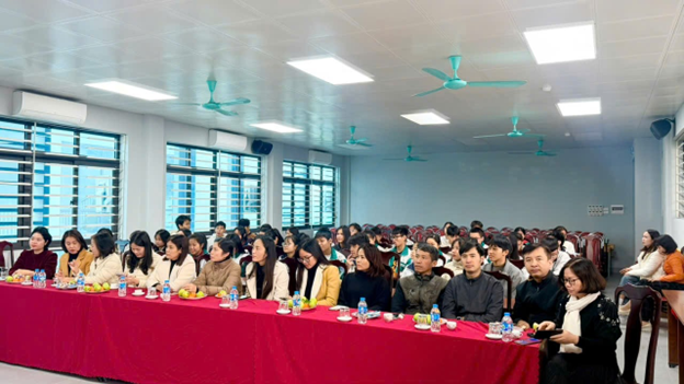 UBND xã Phú Xuyên gặp mặt, động viên giáo viên dạy đội tuyển và học sinh đội tuyển dự thi học sinh giỏi lớp 9 cấp thành phố năm học 2025-2026
- Ảnh 2.