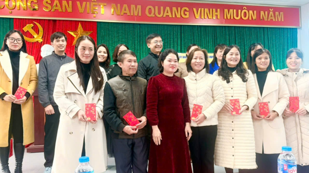 UBND xã Phú Xuyên gặp mặt, động viên giáo viên dạy đội tuyển và học sinh đội tuyển dự thi học sinh giỏi lớp 9 cấp thành phố năm học 2025-2026
- Ảnh 3.