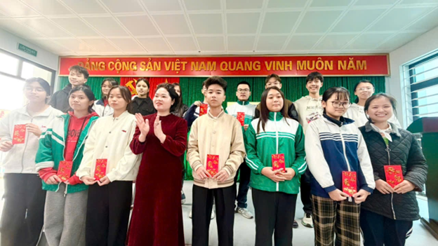 UBND xã Phú Xuyên gặp mặt, động viên giáo viên dạy đội tuyển và học sinh đội tuyển dự thi học sinh giỏi lớp 9 cấp thành phố năm học 2025-2026
- Ảnh 15.