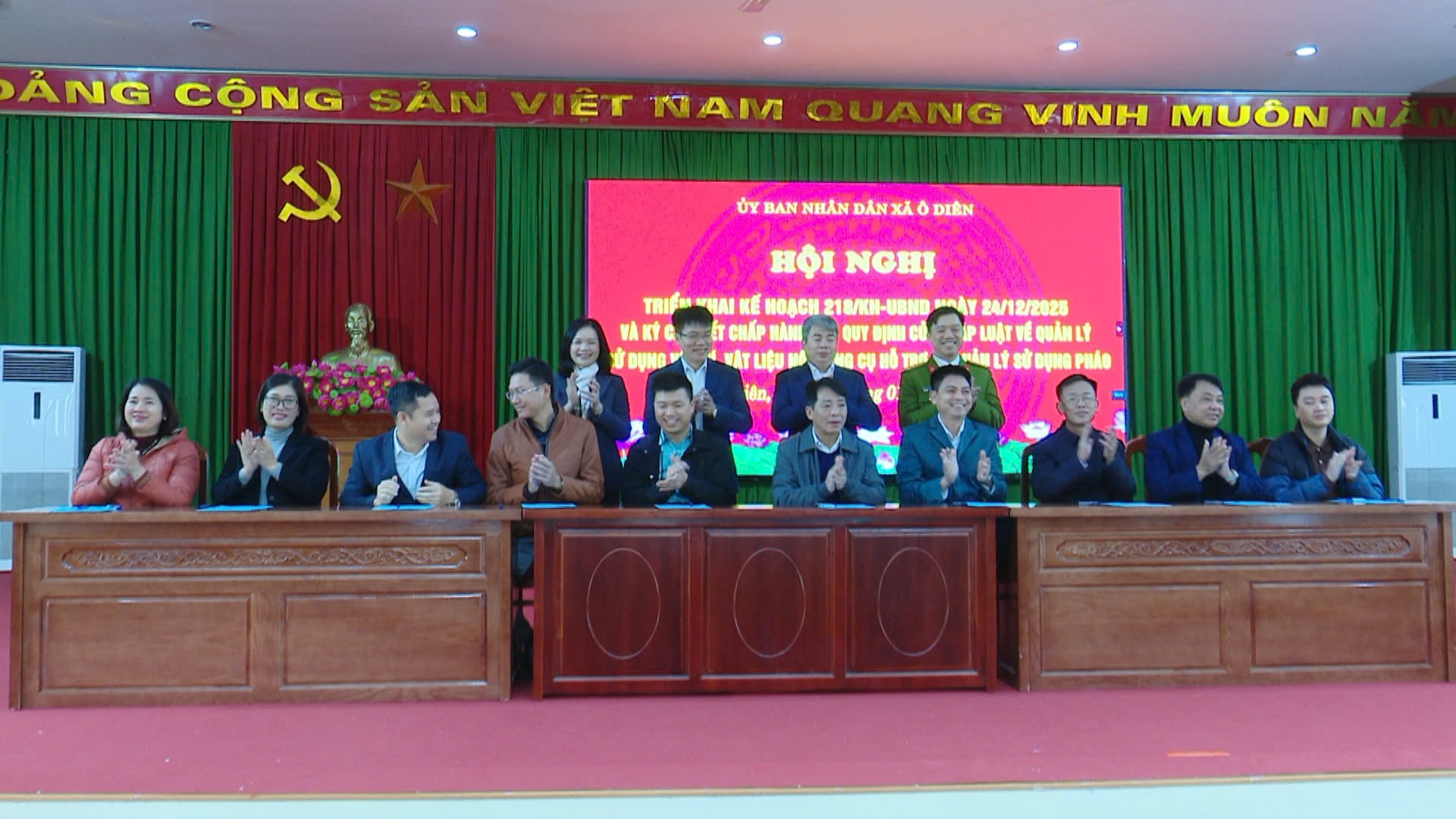 UBND xã tổ chức hội nghị ký cam kết chấp hành các quy định của pháp luật về quản lý, sử dụng pháo nổ trong dịp Tết Nguyên đán Bính Ngọ 2026- Ảnh 2.