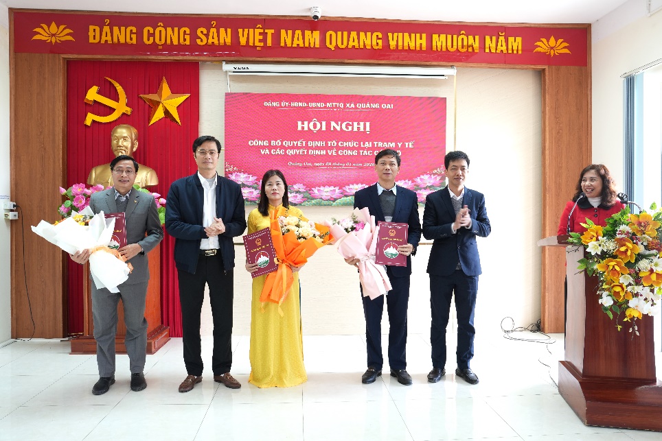 UBND xã Quảng Oai công bố Quyết định tổ chức lại Trạm Y tế và Bổ nhiệm lãnh đạo quản lý- Ảnh 3.