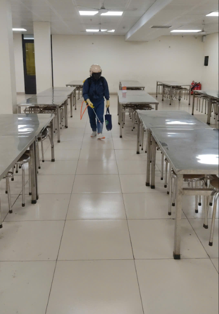 Chủ động phòng chống dịch bệnh: Tường Tiểu học Thúy Lĩnh tổ chức phun thuốc diệt muỗi và côn trùng quy mô toàn trường- Ảnh 2.