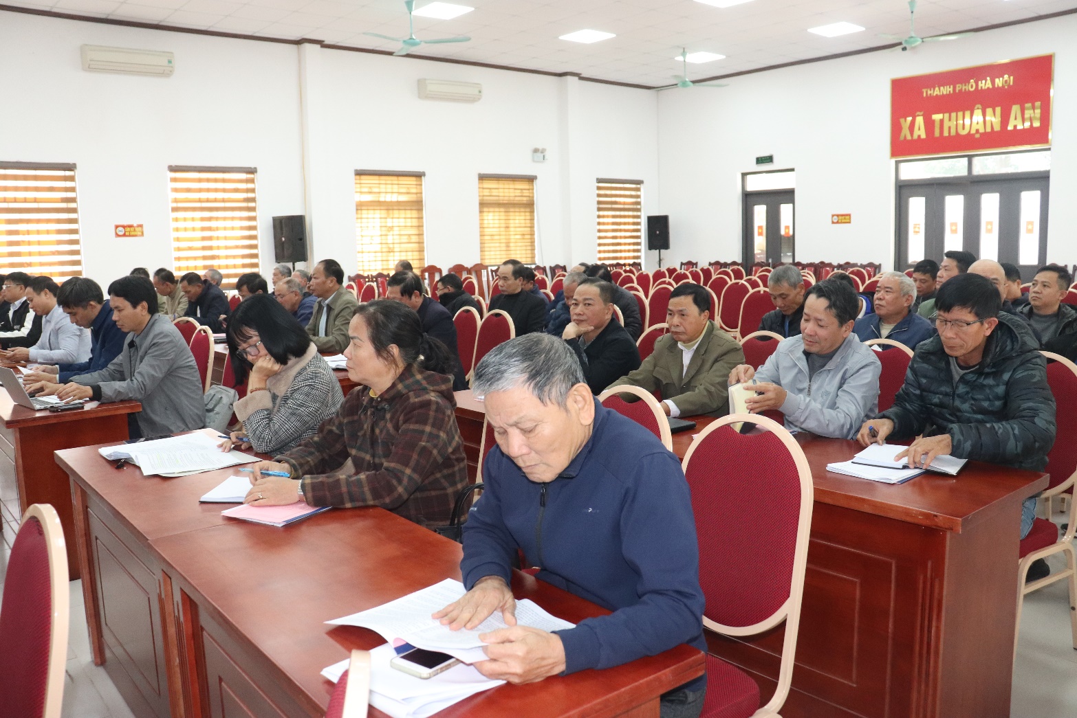 A group of people sitting in a room  AI-generated content may be incorrect.