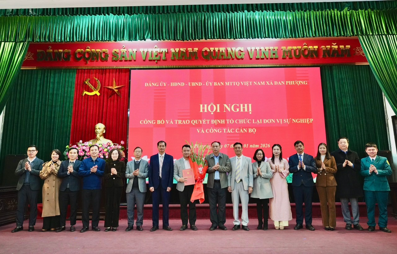 Hội nghị công bố và trao Quyết định tổ chức lại Đơn vị sự nghiệp và các Quyết định công tác cán bộ- Ảnh 1.