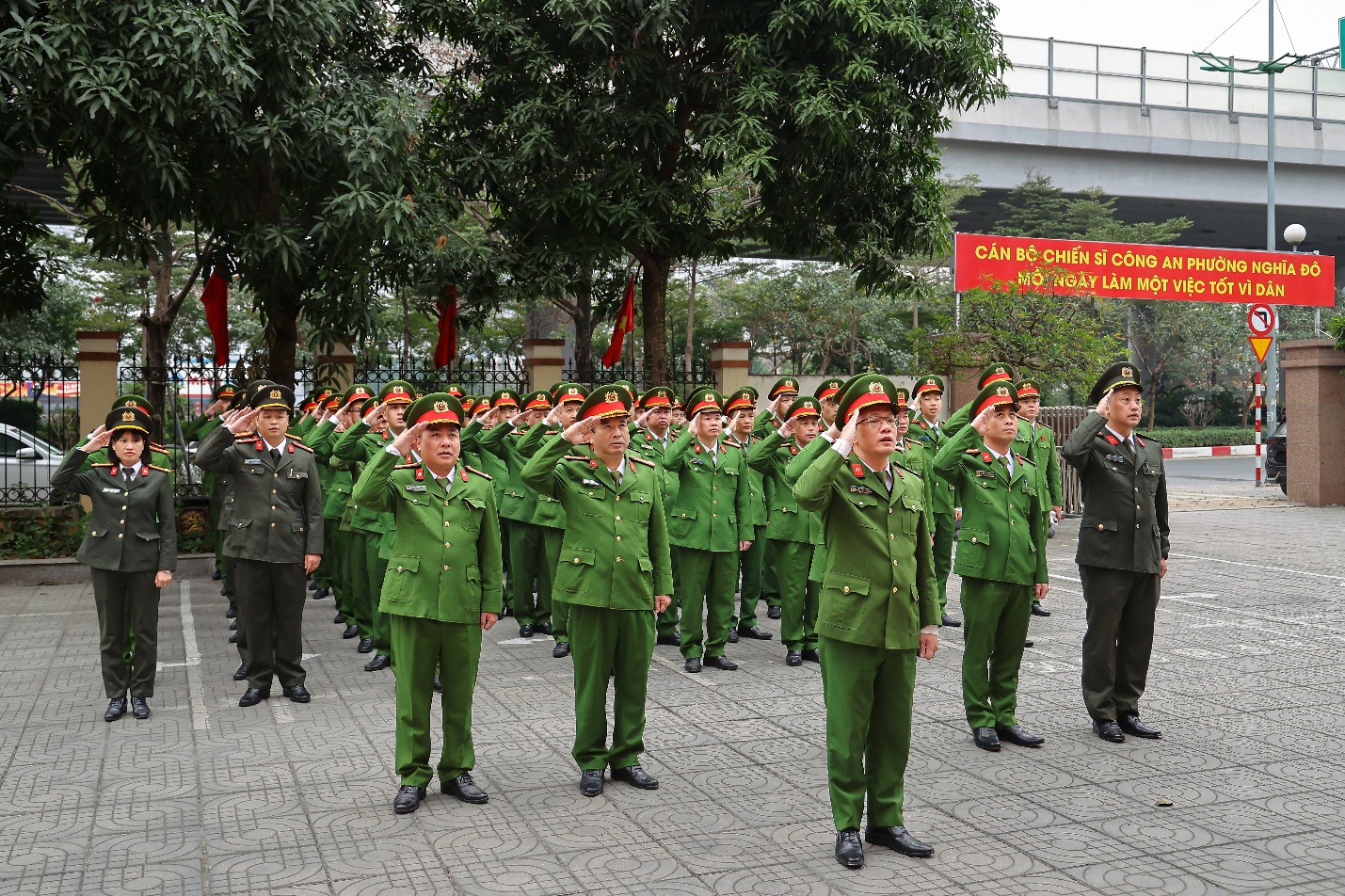 Ảnh có chứa ngoài trời, đồng phục quân sự, người, trang phục  Nội dung do AI tạo ra có thể không chính xác.