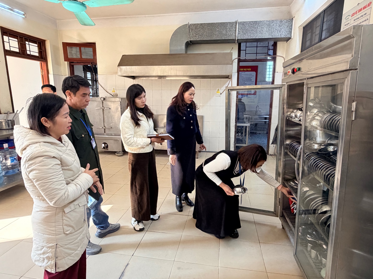 ĐOÀN KIỂM TRA AN TOÀN THỰC PHẨM XÃ TRẦN PHÚ KIỂM TRA TẠI CÁC TRƯỜNG MẦM NON TRÊN ĐỊA BÀN- Ảnh 2.