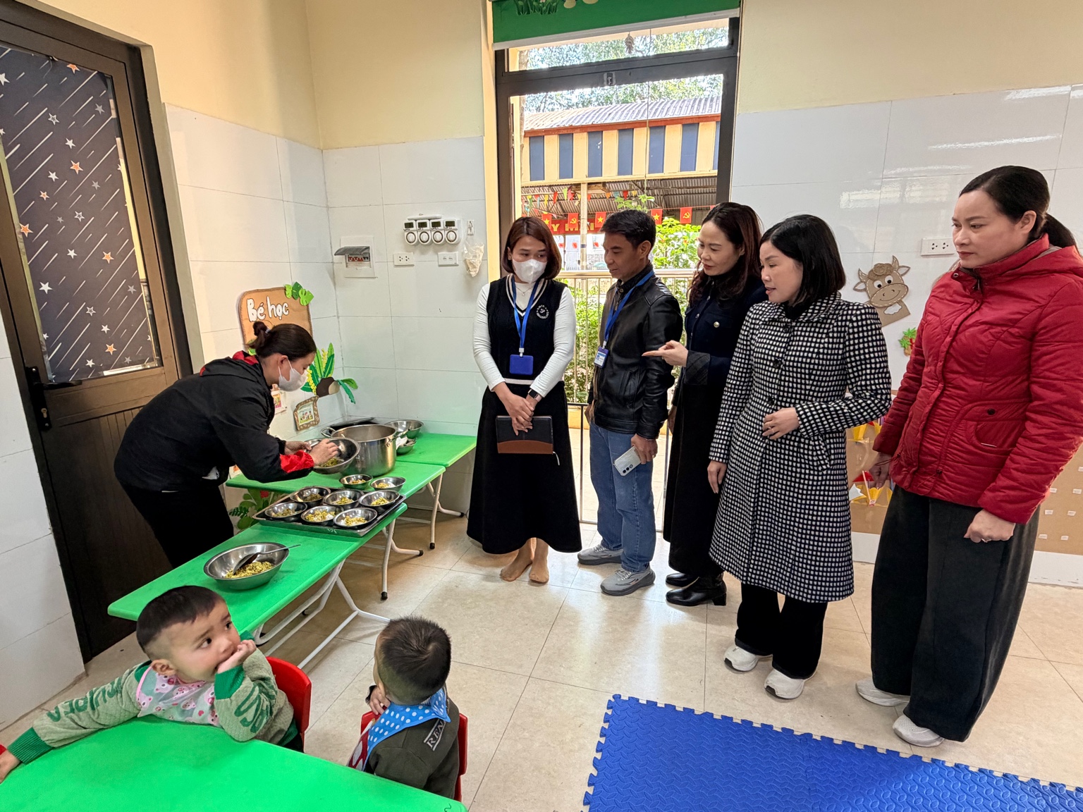 ĐOÀN KIỂM TRA AN TOÀN THỰC PHẨM XÃ TRẦN PHÚ KIỂM TRA TẠI CÁC TRƯỜNG MẦM NON TRÊN ĐỊA BÀN- Ảnh 3.