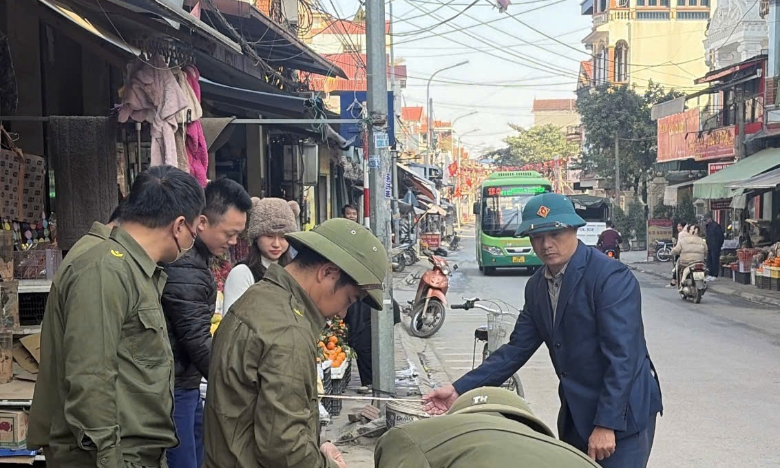 A group of people in military uniforms  AI-generated content may be incorrect.