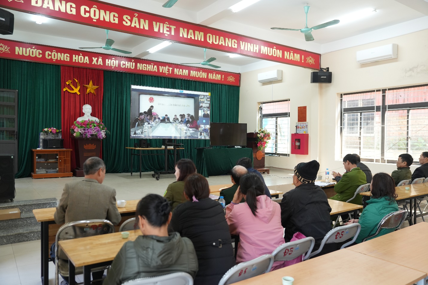 UBND xã Gia Lâm tổ chức hội nghị giao ban Trưởng thôn, Tổ trưởng tổ dân phố tháng 01 năm 2026- Ảnh 3.